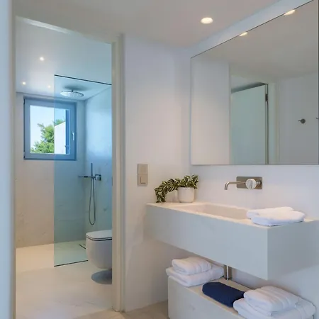 Villa Kiya - Beachfront With And Sunset Views *